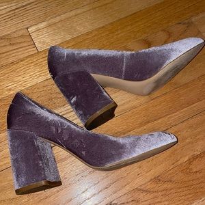 Velvet chunky heel, lavender color